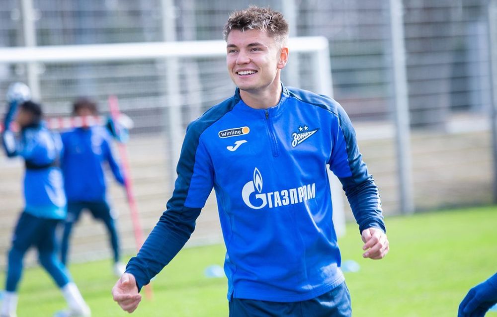 Андрей Мостовой не верит, что футболисты тратят 150 тысяч рублей в месяц Андрей Мостовой не верит, что футболисты тратят 150 тысяч рублей в месяц