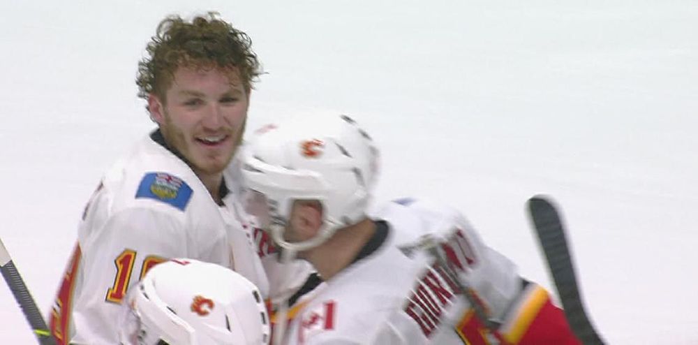 Видео удивительного гола Ткачука в НХЛ