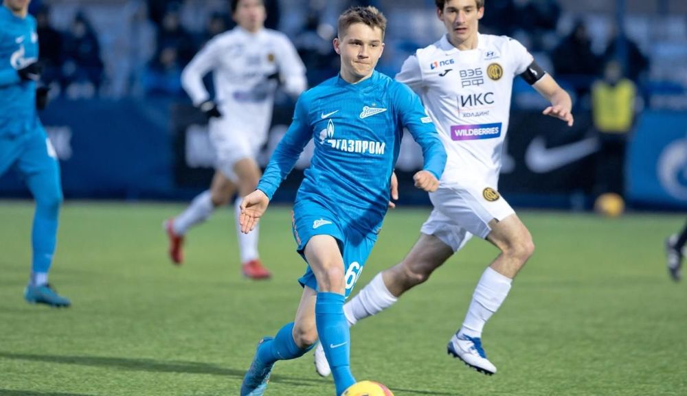 Тренер-селекционер Академии «Зенита» Ломакин рассказал, как перехватил игрока у «Спартака» Тренер-селекционер Академии «Зенита» Ломакин рассказал, как перехватил игрока у «Спартака»