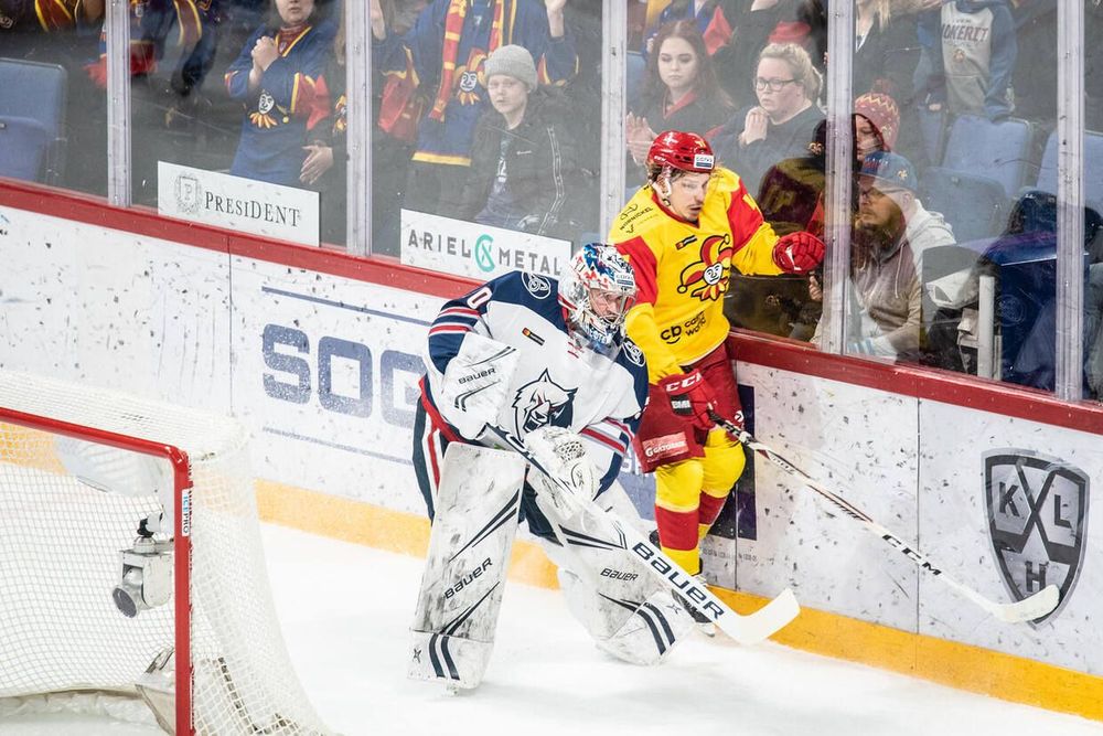 «Йокерит» снова победил и дышит в спину СКА