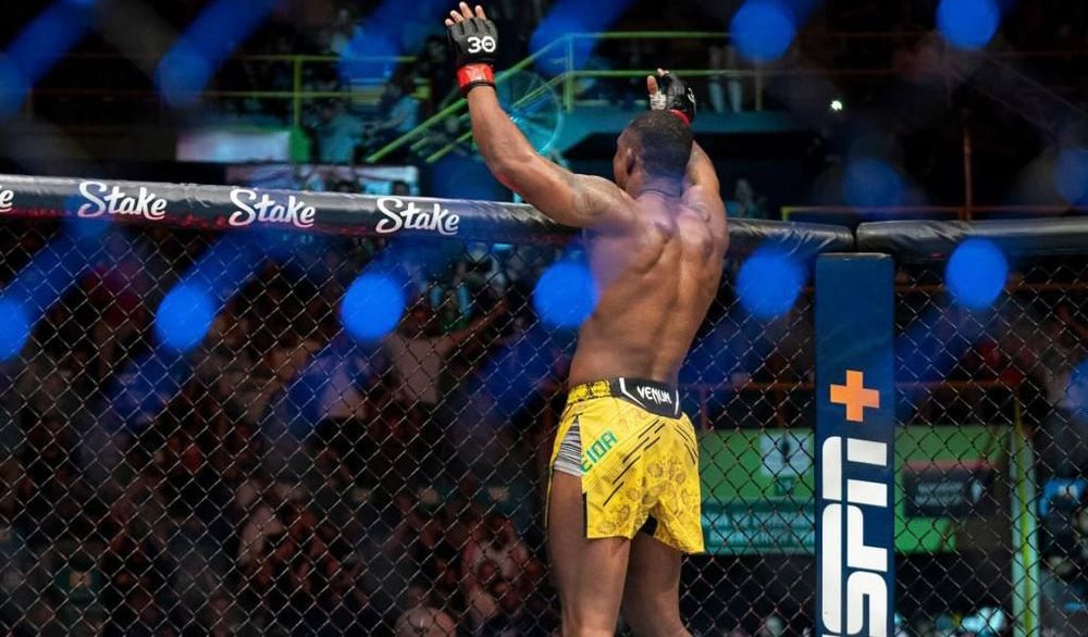 Алмейда победил Деррика Льюиса на турнире UFC Fight Night 231