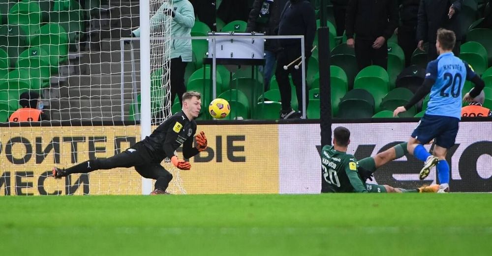 Гильерме и Сафонов вошли в топ-3 по количеству сейвов на групповом этапе Лиги чемпионов