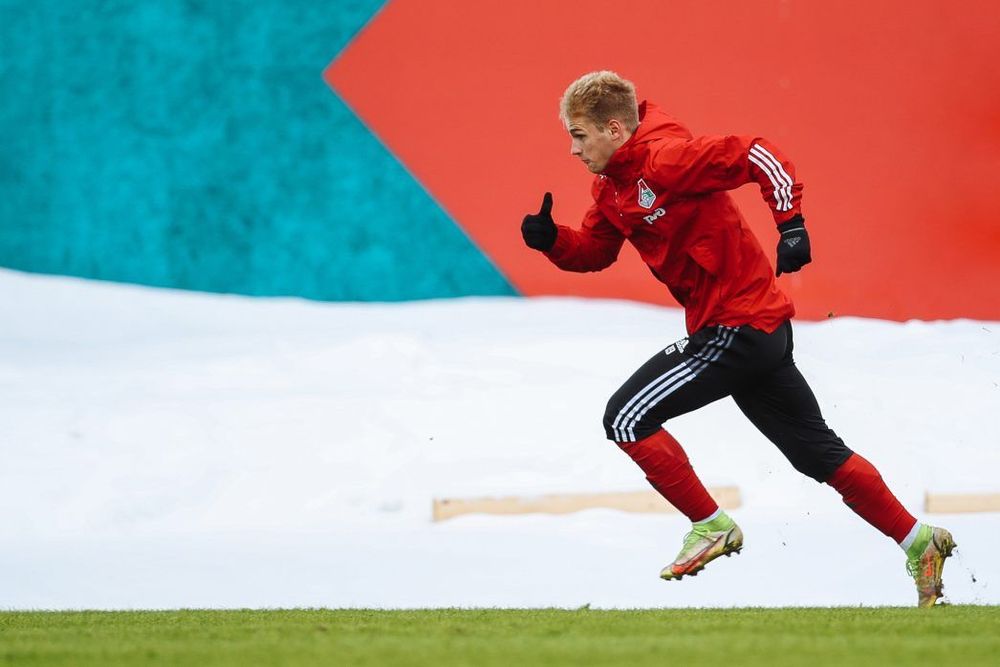 «В 18 лет люди в «МЮ» играют» – Семин о молодом возрасте Пиняева