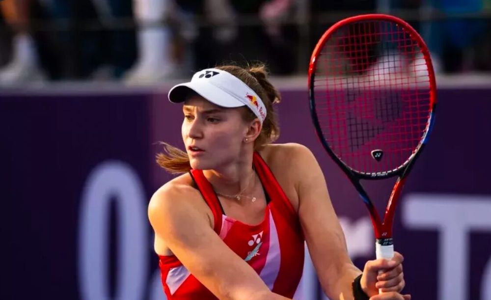 Рыбакина прошла в четвертьфинал турнира в Дохе