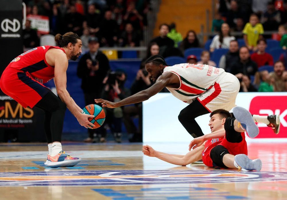 Швед ведет переговоры с тремя клубами