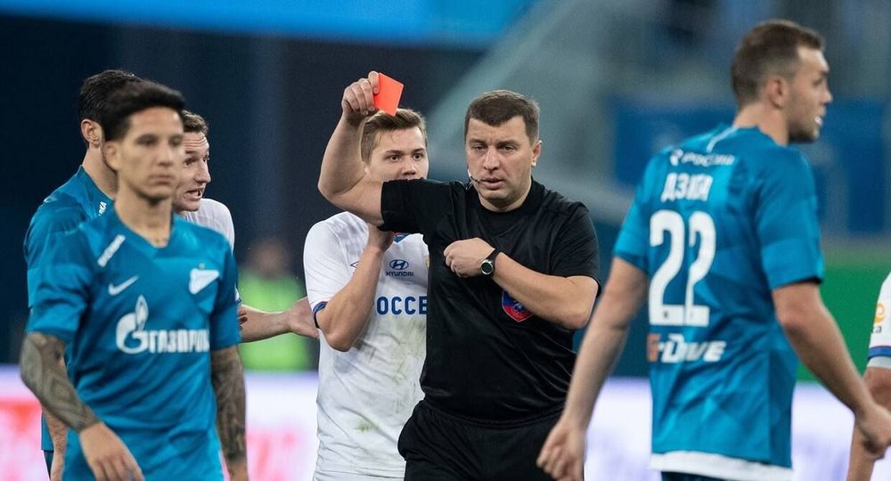 «В футбол играют Фернандес и Черышев, который ни дня не тренировался в России»: ответ рефери ФИФА на критику судей