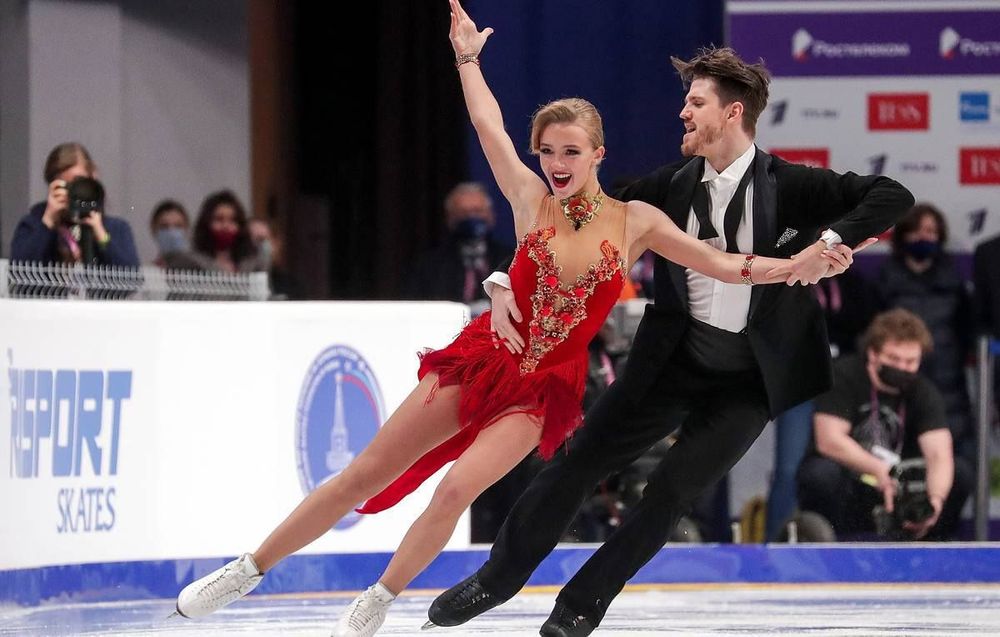Степанова и Букин выиграли чемпионат России среди танцоров