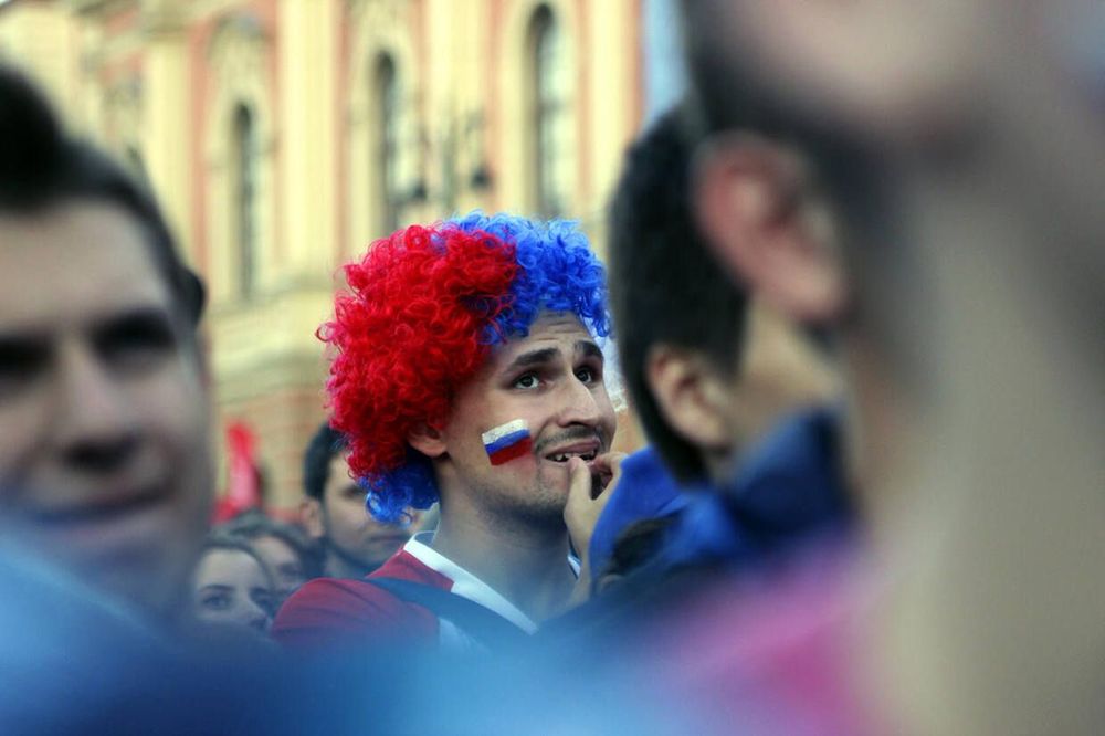 Не верил в Россию, зато успел на метро. Как Петербург попрощался со сборной России