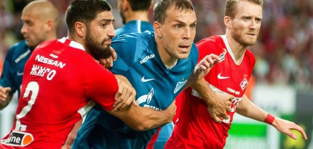 Василий Уткин – Дзюбе: Несколько десятков людей закрыли за слова о тебе, а ты поехал домой ужинать