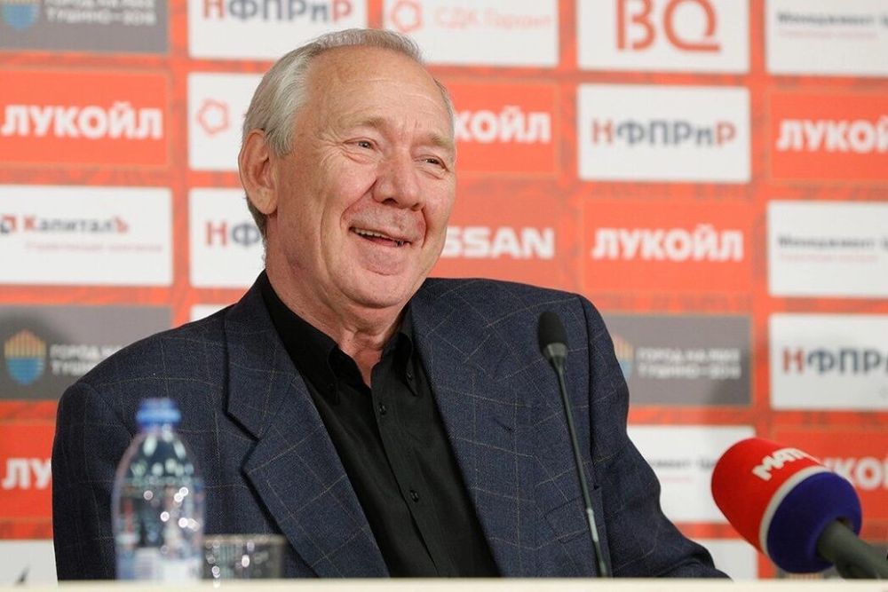 Романцев: Смотрел чемпионат мира и только через 5 минут понял, что играют женщины Романцев: Смотрел чемпионат мира и только через 5 минут понял, что играют женщины