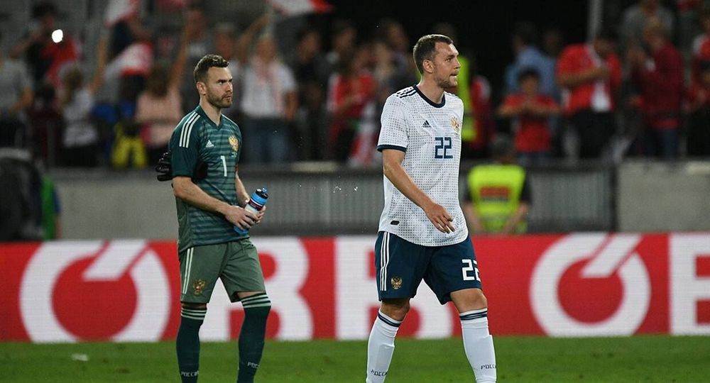 ВЦИОМ: Акинфеев и Дзюба ─ лучшие футболисты сборной России по версии болельщиков