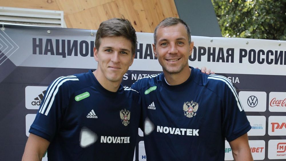 Дзюба, Комличенко, Соболев, Смолов: кто сыграет в атаке сборной России с Сербией?