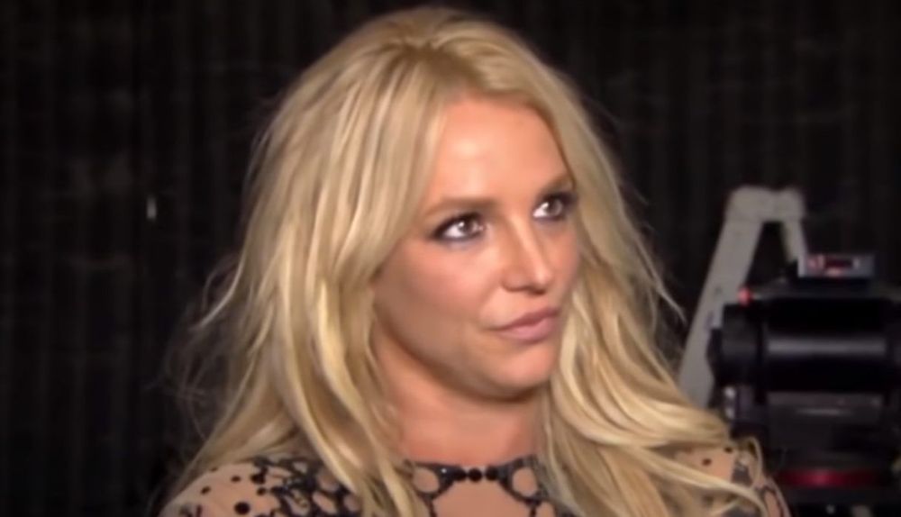 Бритни Спирс получила пощечину от охранника Вембаньямы