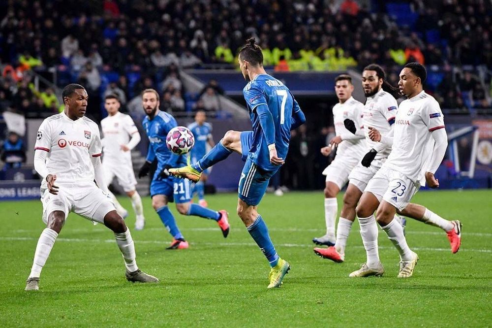 Роналду согласился на понижение зарплаты в пользу сотрудников «Ювентуса» Роналду согласился на понижение зарплаты в пользу сотрудников «Ювентуса»