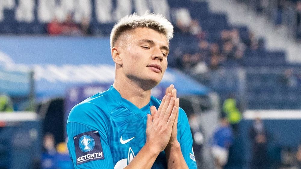 Семак не будет ругать Мостового за желтую карточку в матче с «Локомотивом»