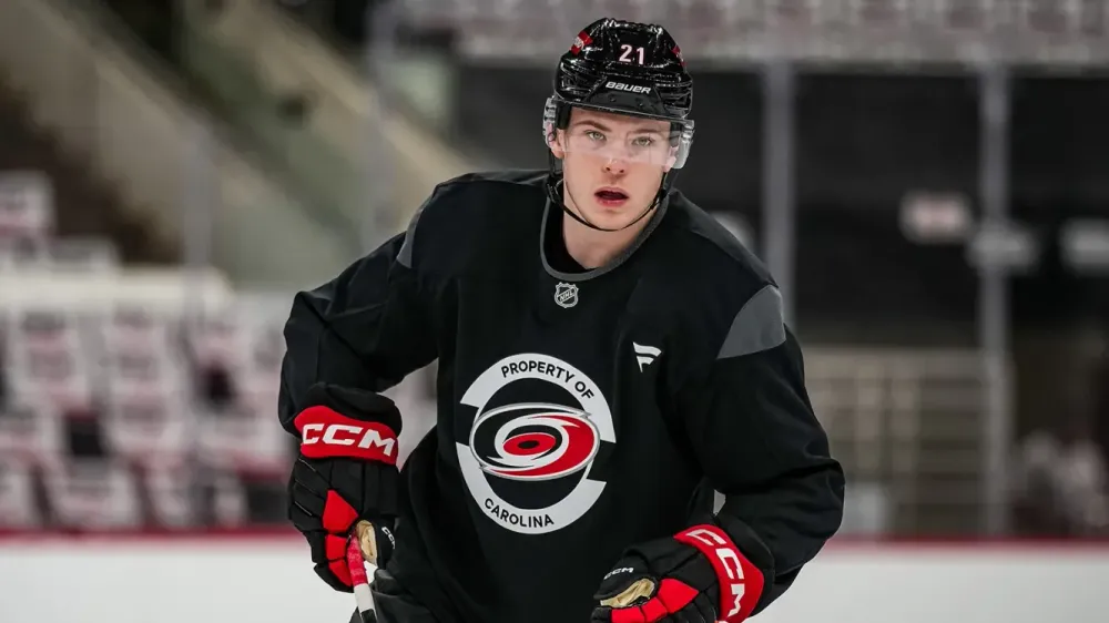 Александр Никишин установил рекорд клуба НХЛ «Каролина Харрикейнз» в 21 веке