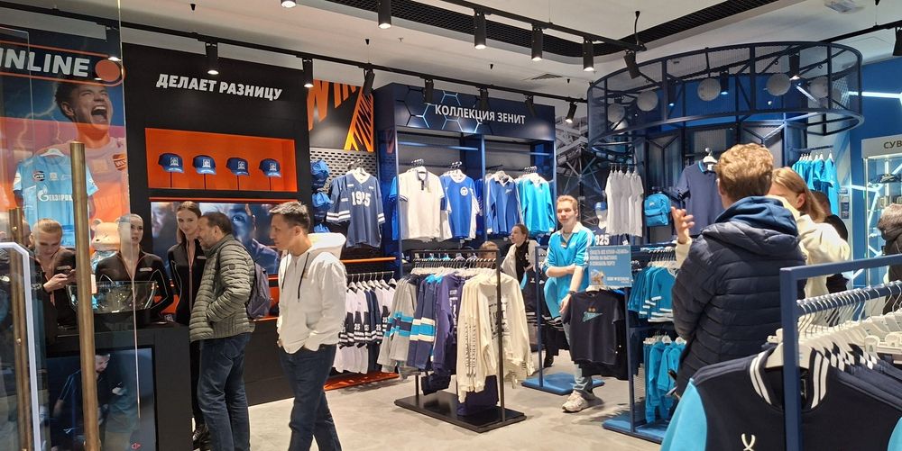 В центре Санкт‑Петербурга открылся девятый фирменный магазин «Зенита»