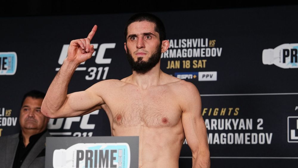 Махачев – Маддалена: где покажут, сколько заработают бойцы