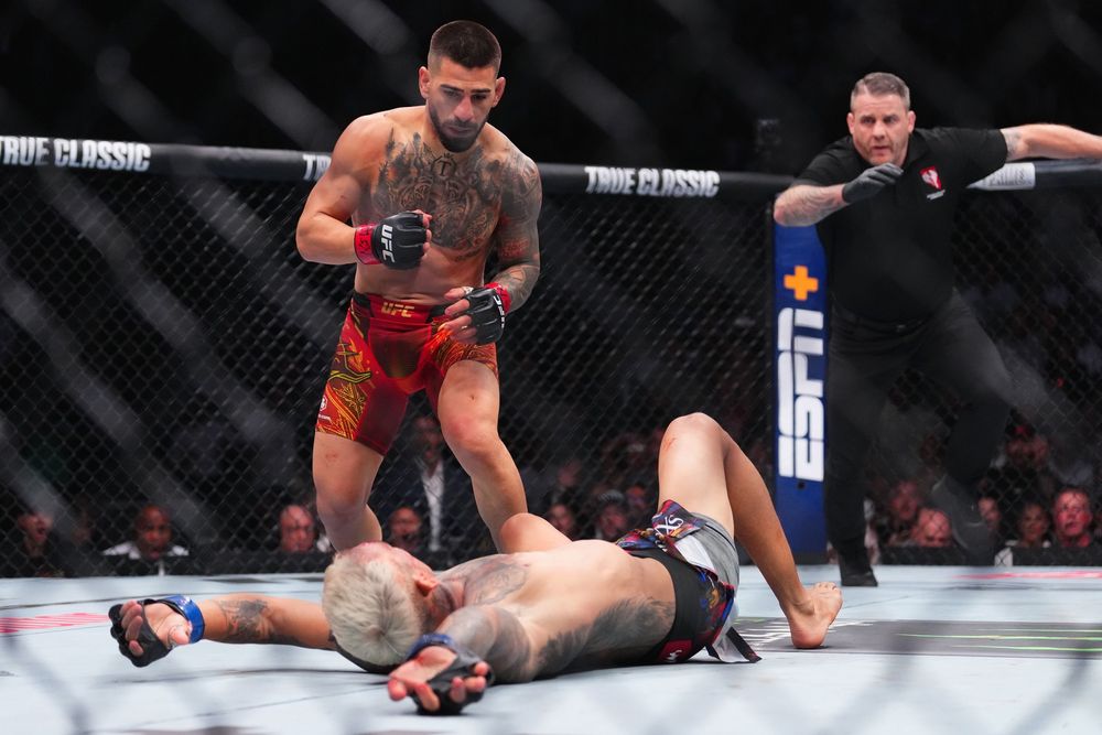 Двалишвили считает, что Топурия победит Махачева