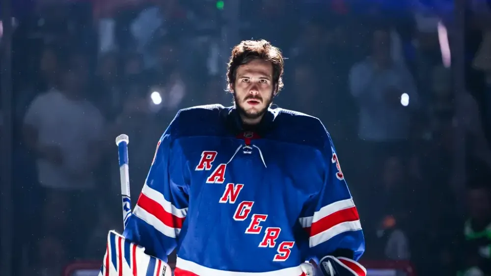 НХЛ включила двух россиян Шестёркина и Бобровского в список претендентов на «Везину»