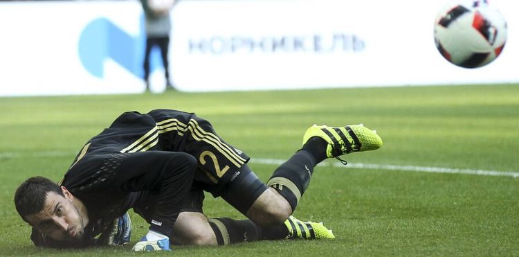 Если бы Джанаев отбивал еще и удары Березуцкого, носили бы его на руках