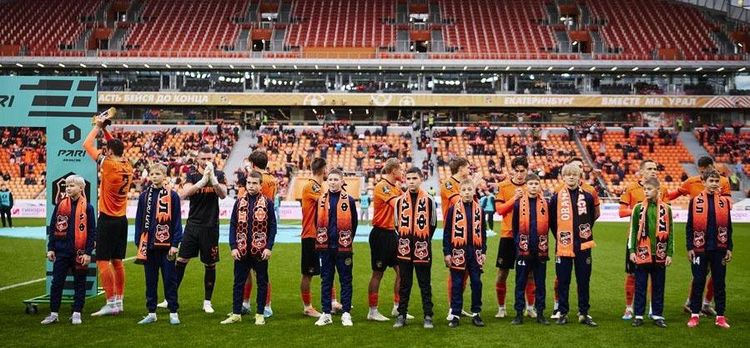 Президент «Урала» Иванов и Березуцкий посетили баскетбольный матч на фоне слухов о новом главном тренере команды