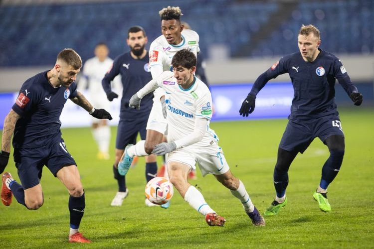 Зелимхан Бакаев зря променял «Спартак» на «Зенит»? Он мало играет и проваливает матчи