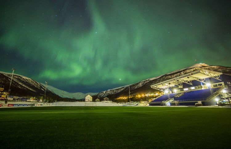 Красота северных стадионов и полей. Вы точно захотите перенестись сюда в зимние праздники