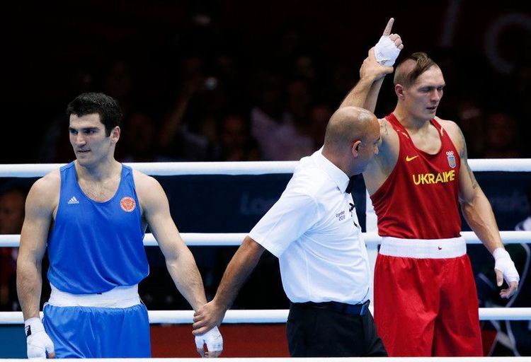 В профи Бетербиев почти не дрался с топами. Зато в любителях побеждал Ковалева и Усика