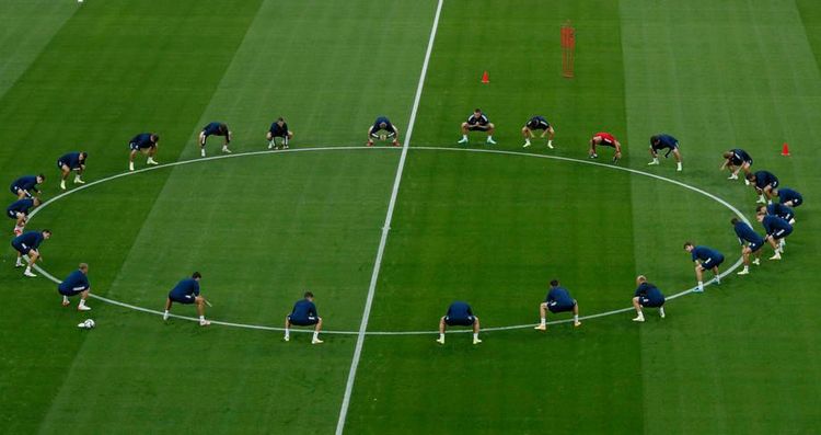 В марте Черчесов вынесет Карпина: адская жеребьевка для сборной России