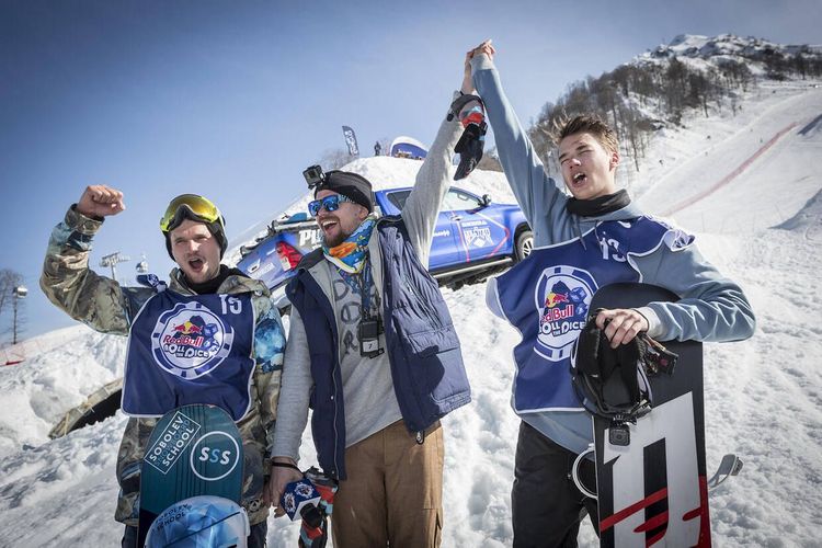 Петербуржец выиграл у трех чемпионов при помощи гигантских костей