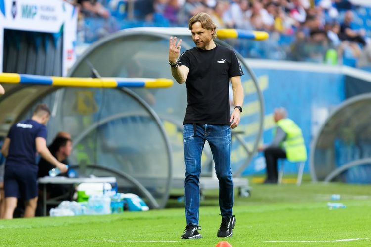 У тренера сборной России уводят игроков. Карпин лишится лидеров из-за долгов «Ростова»