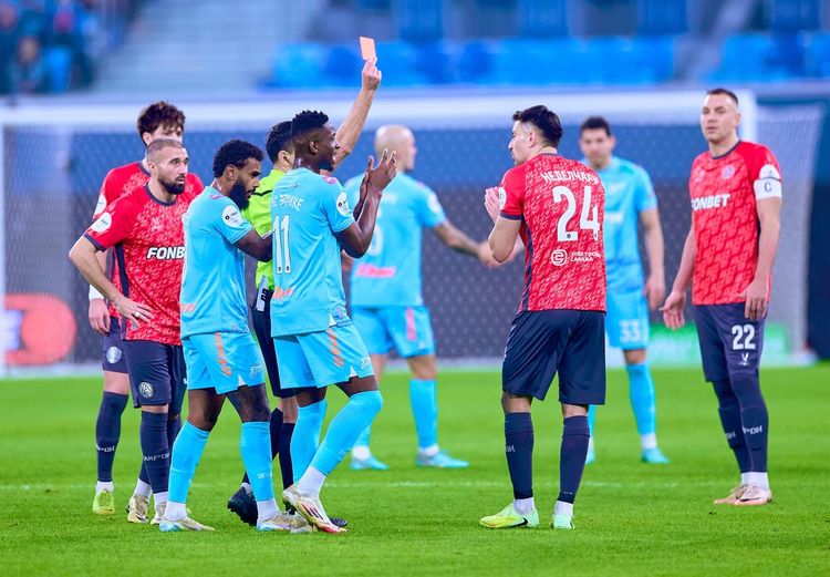 Скандальный эпизод в матче «Зенит» – «Акрон». Семак и Дзюба увидели его по-разному