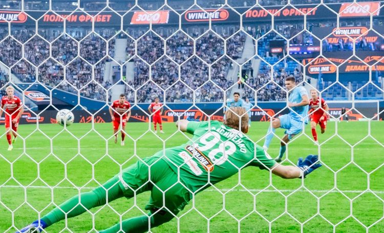 Умяров об эпизоде с пенальти: Солари на секунду потерял концентрацию