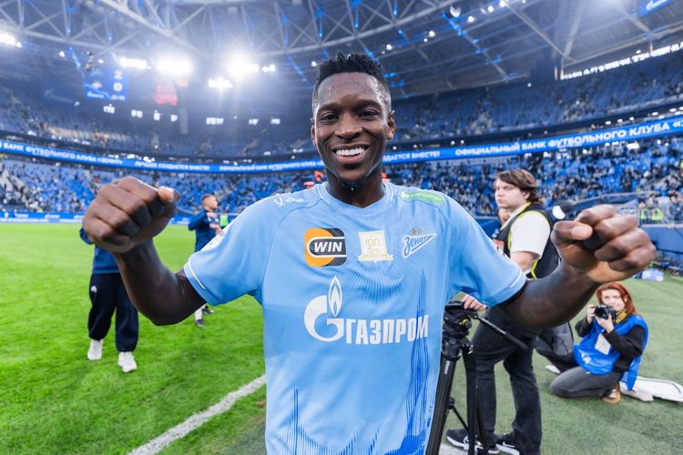 Луис Энрике хочет покинуть «Зенит» после ЧМ-2026. Почему бразилец страдает в команде Семака