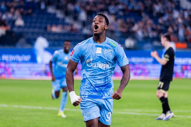 Пенальти-фантом помог «Зениту» выбить махачкалинское «Динамо» из Кубка России. Следующим соперником Семака может стать «Спартак»