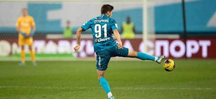 Куда пропал Сутормин? В «Зените» его неправильно используют, а Семак не верит