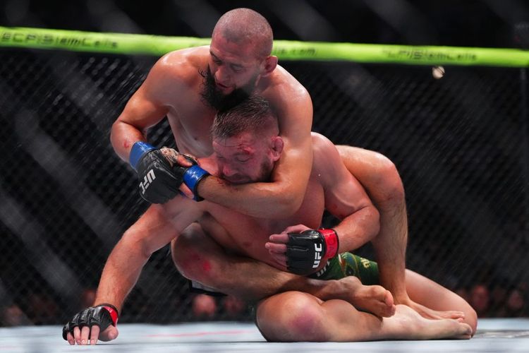 Кавказ доминирует в UFC. Чимаев уничтожил Дю Плесси и стал первым чеченским чемпионом