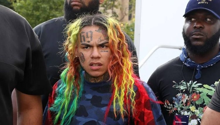 Сидел в тюрьме, диссил Роналду, тренировался с Балотелли: рэпер 6ix9ine – новый вратарь «Козлов» из Медиалиги
