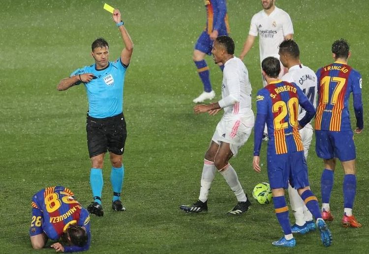 «Нам придется смириться и закрыть рот». Засудили ли «Барселону» в «класико»?