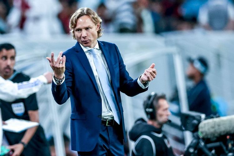 Карпин опять неприятно удивил! История со звездой похожа на серьезный конфликт