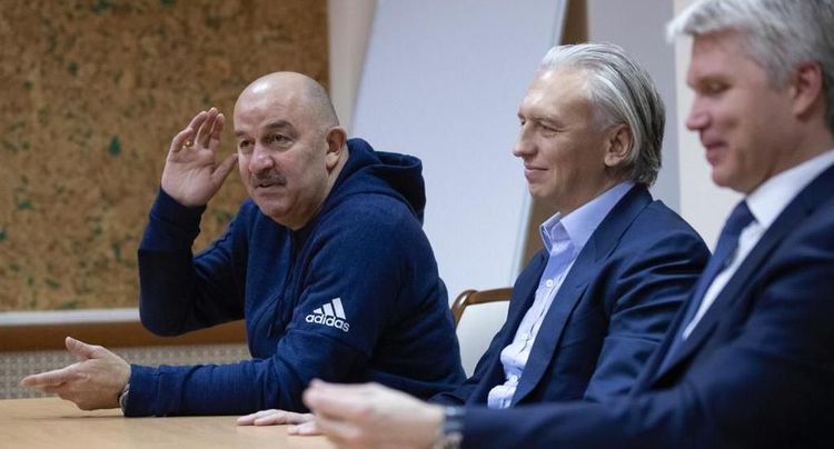 «Нефутбольная страна обошла Россию в рейтинге». Как российский футбол выиграет от падения в таблице УЕФА