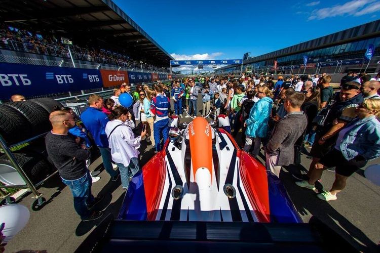 GARAGE FEST-2025 на автодроме «Игора Драйв»: фестиваль автоспорта, музыки и культуры