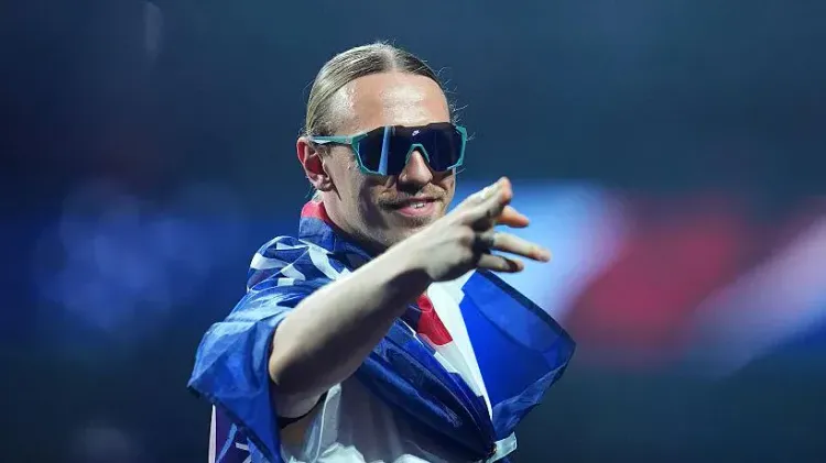 Министр спорта РФ поздравил Сафонова с победой в Лиге чемпионов: Желаем ему успехов и любви