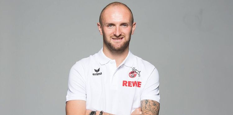 Почему тренеры сборной России не хотят разговаривать с русским немцем? (ВИДЕО)