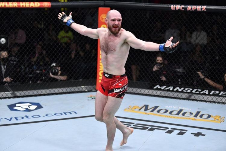 Россиянин Борщев уничтожил китайца Махешата на турнире UFC, несмотря на почти не видящий глаз 