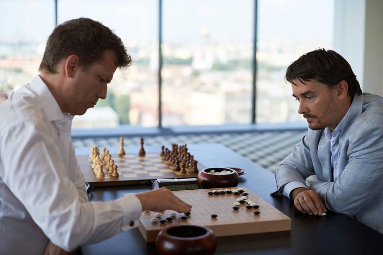 Блондинки против брюнеток, гроссмейстеры против драконов