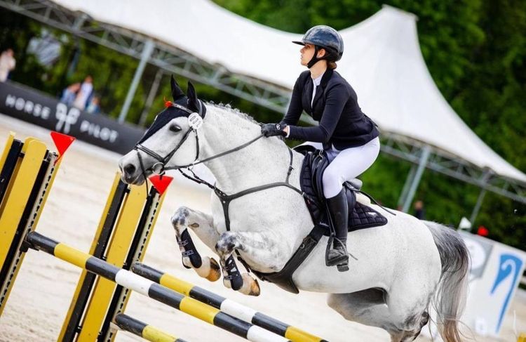 Анна Брусилова, конкуристка КСК Emerald Stables одержала победу в «Вивате»