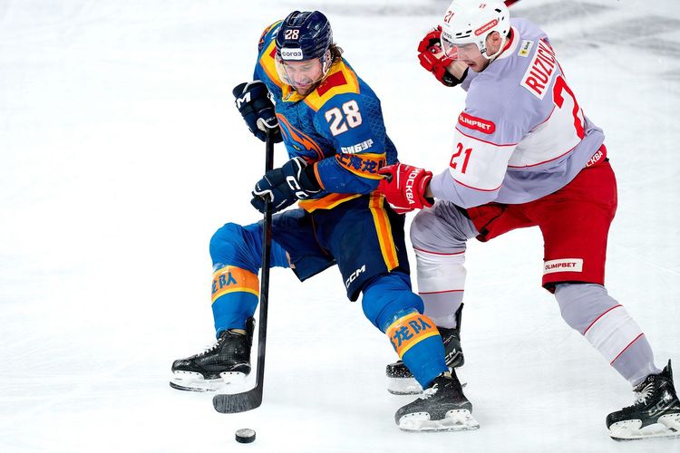 «Нужно создавать помехи перед воротами». Бишофф – об игре «Шанхая» в большинстве