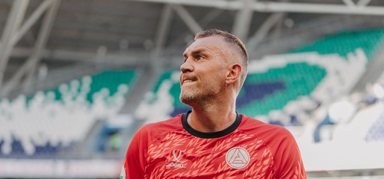 Агент Дзюбы заявил, что нападающий еще поиграет в РПЛ